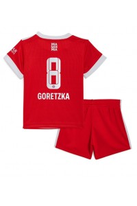 Bayern Munich Leon Goretzka #8 Babyklær Hjemme Fotballdrakt til barn 2022-23 Korte ermer (+ Korte bukser)